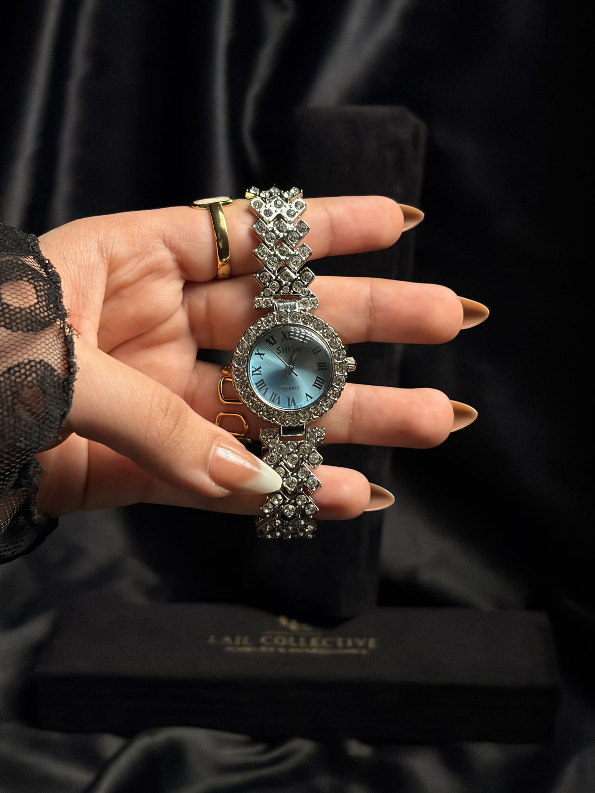 SEHEIN Crystal Round Watch