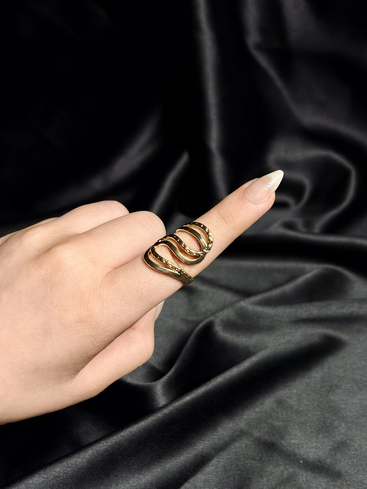 Twist Loop Ring